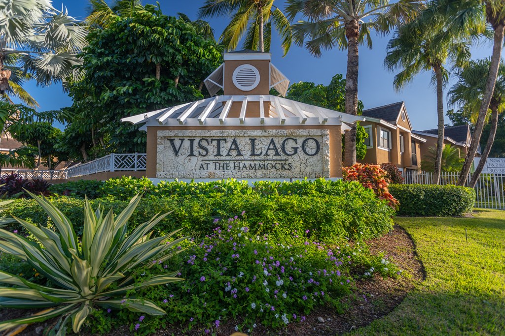 Vista Lago At The Hammocks Apartments, 10571 SW 156 Place, Clubhouse